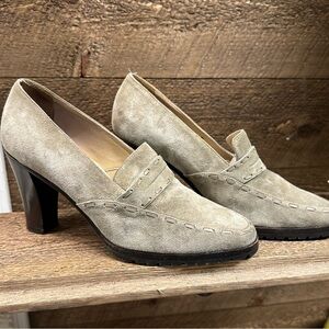 Gucci Suede Heeled Loafers – Women’s 5B